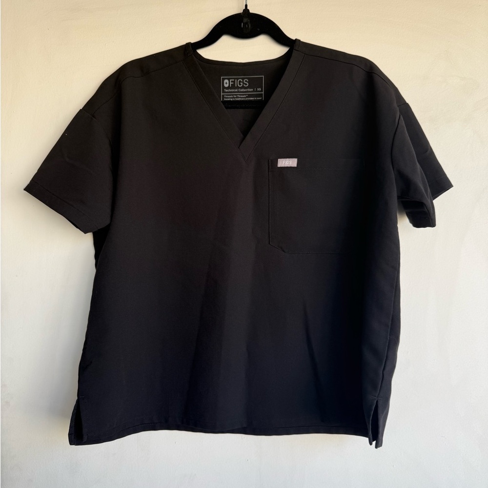 FIGS Women's Black Oversized/Cropped V-Neck Scrub Top XS